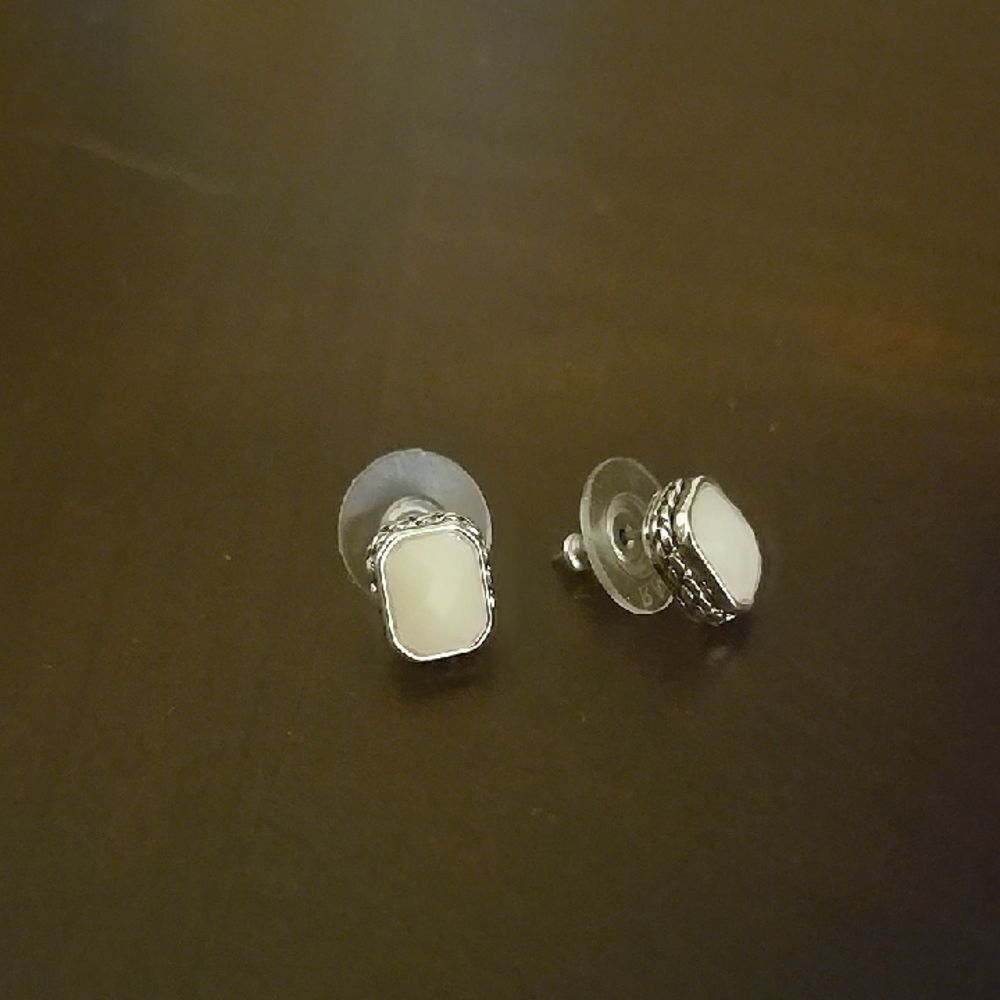 vintage silver Tone stud earrings With square-shaped cream-colored Center